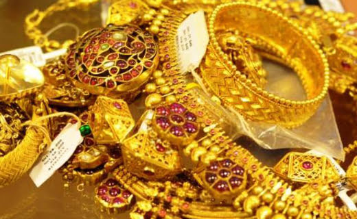 Today Gold Rate: slightly decreases silver price constant