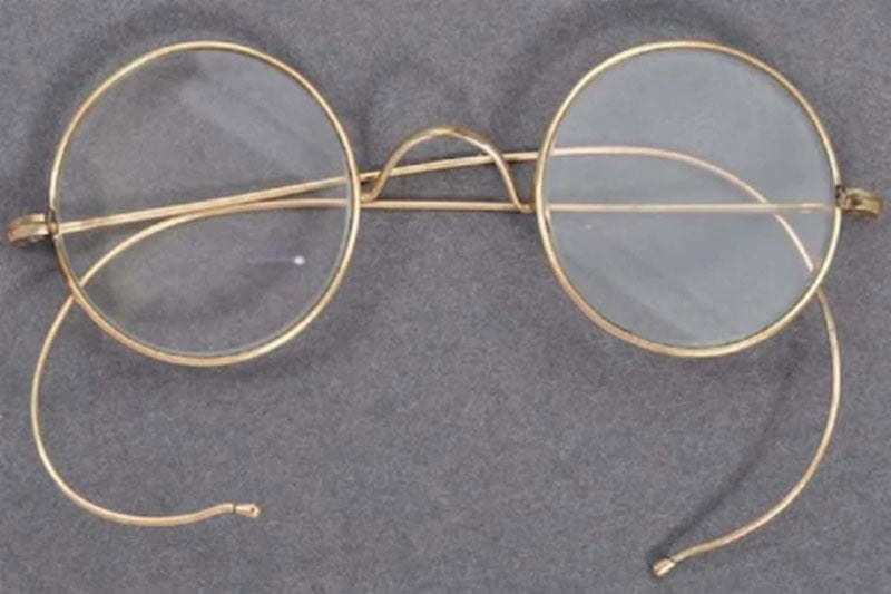 mahatma gandhi glasses brought huge price in auction 