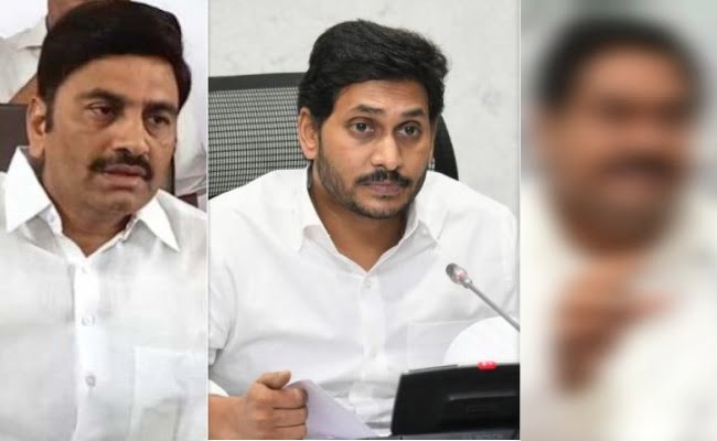 ysrcp party leaders facing troubles
