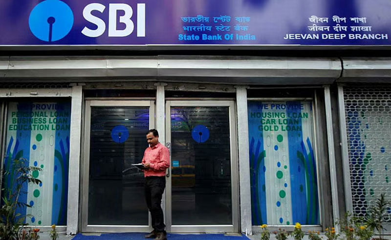 sbi offers upto rs 20 lakhs free insurance for its customers 