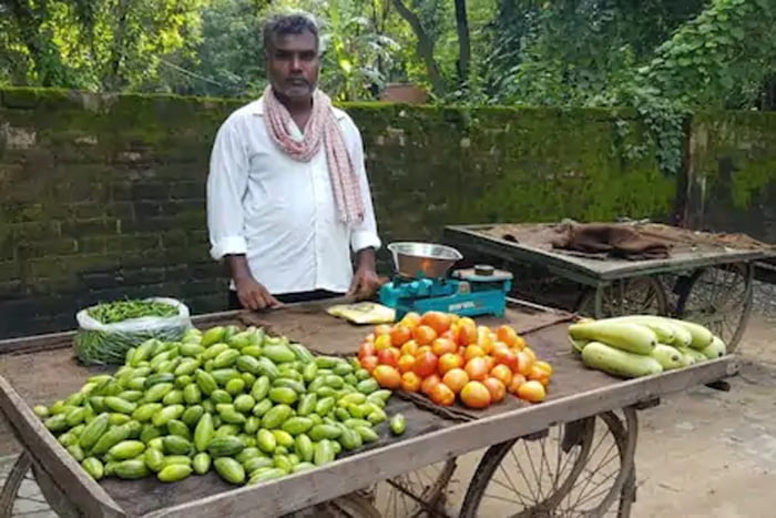 balika vadhu director ram viriksha gaur sells vegetables