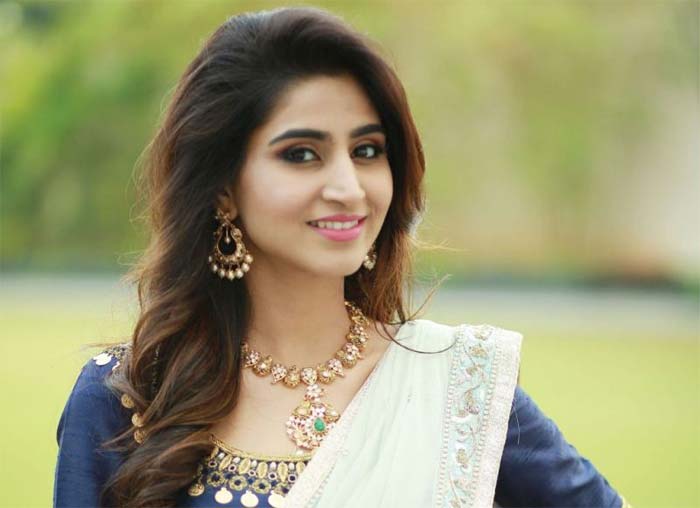 anchor Varshini Sounderajan trying her luck in tollywood