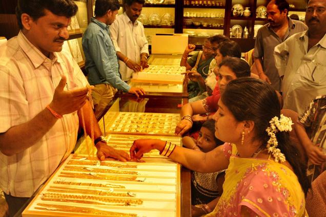Today Gold Rate: constant silver price decreases