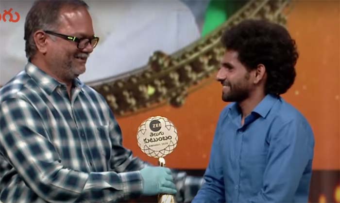 saddam gets sensational entertainer of the year award in zee telugu