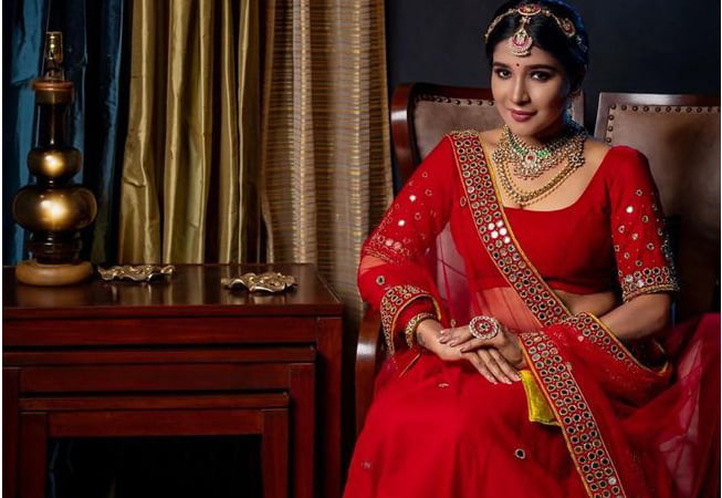 Sakshi Agarwal Beautiful Red Half Saree Pictures