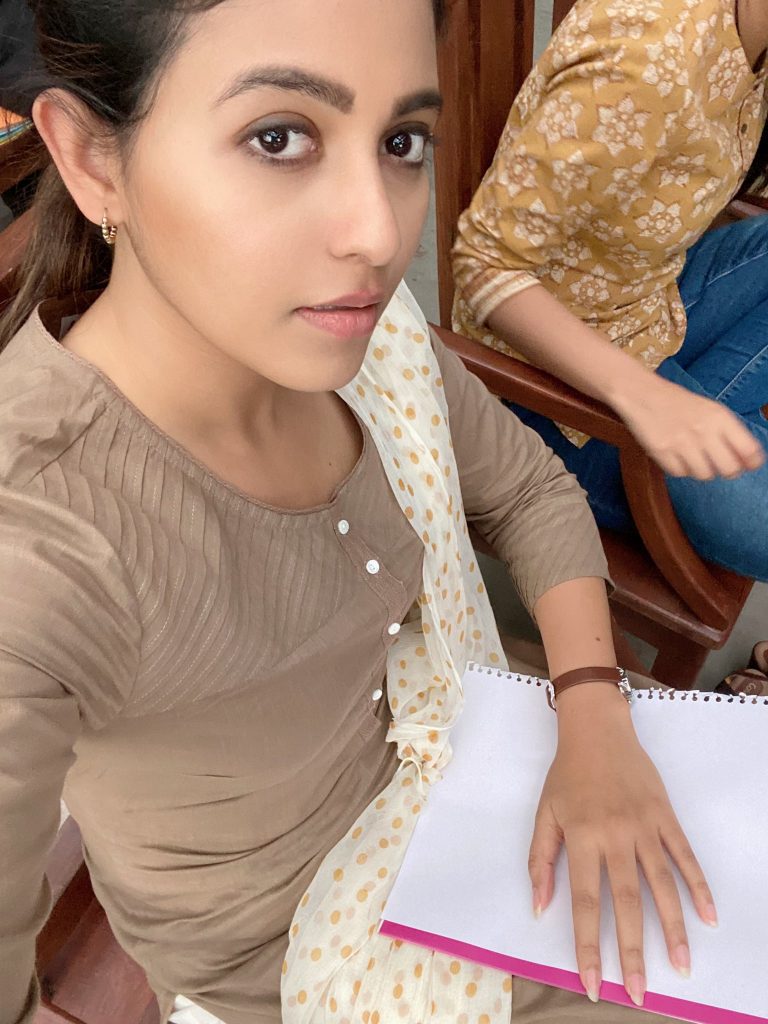Anjali Beautiful Looks