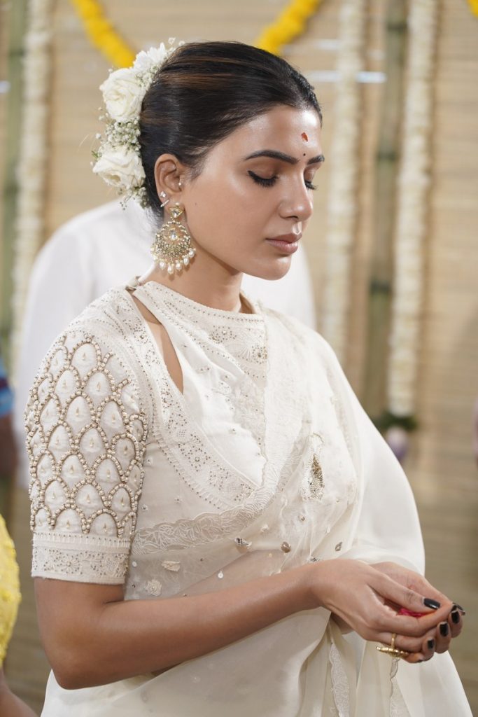 Samantha Akkineni White Saree Pics