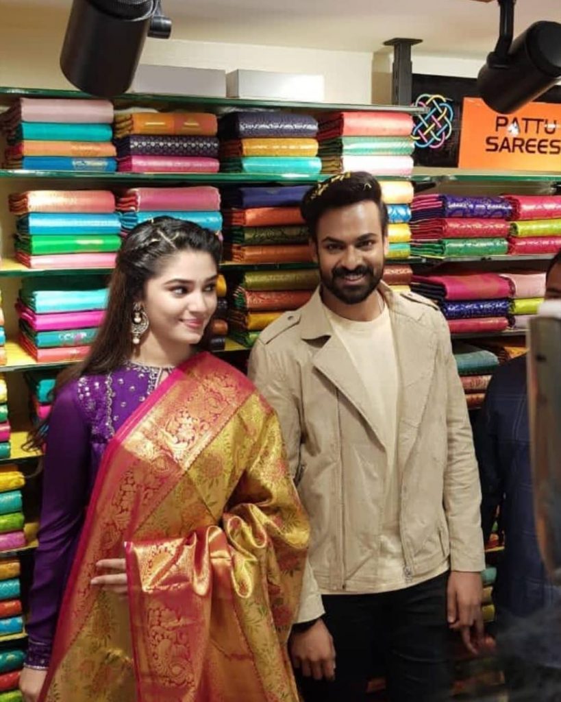 Krithi Shetty And Vaishnav Tej Kalamandir Kalyan Shopp Opening Photos
