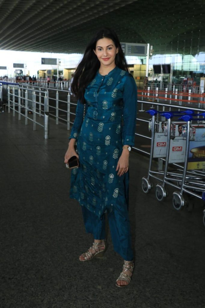 Amyra Dastur Spotted At The Airport She Leaves For Chandigarh Pics