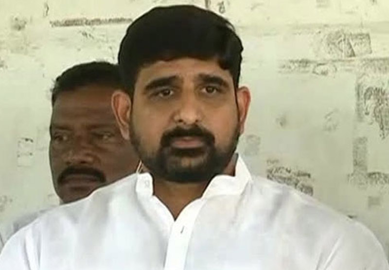 Kaushik Reddy sensational comments on pcc chief Revanth reddy after resigns