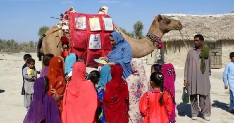 rajasthan teachers travelling on camels for teaching