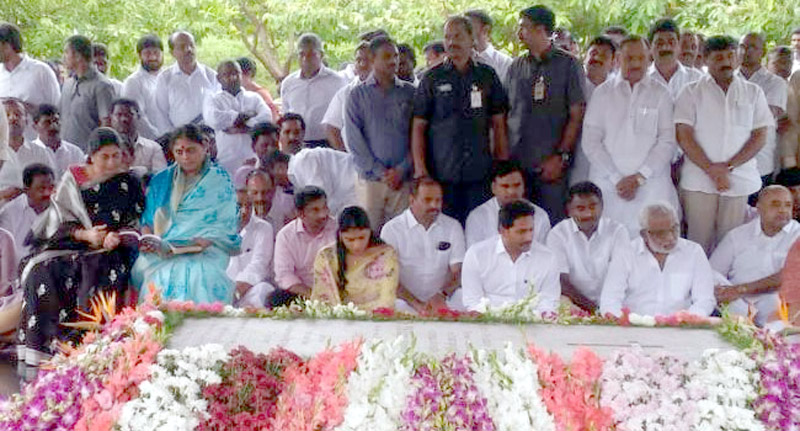 YS Jagan Sharmila pays tribute ysr ghat
