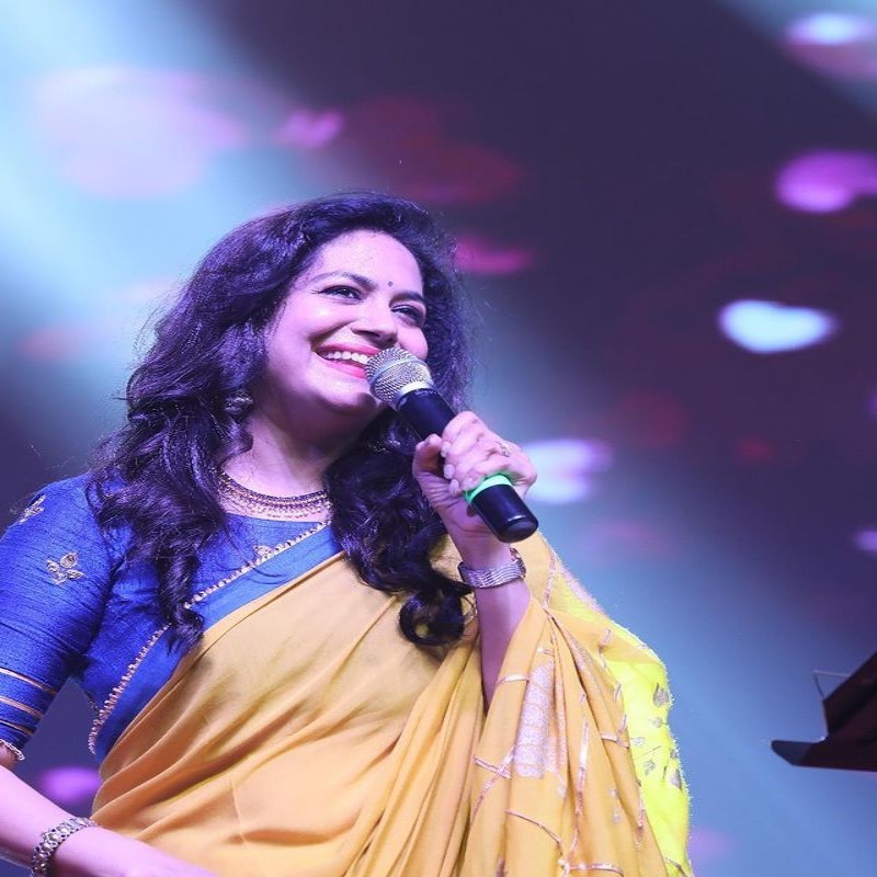 Singer Sunitha : సింగర్ సునీత లేటెస్ట్ ఫోటో షూట్ .. టాప్ హీరోయిన్లు ఎందుకూ  పనికిరారు .. అన్నీ ఫోటోస్ మీకోసం ! | NewsOrbit