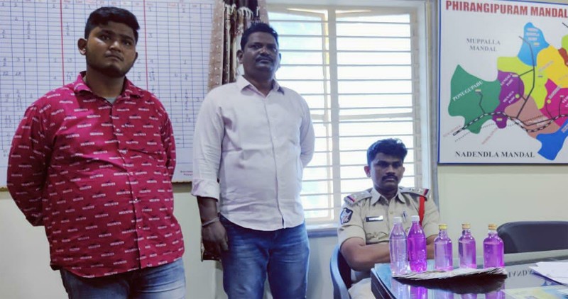 SI and head constable arrested by ACB officers at Guntur district 