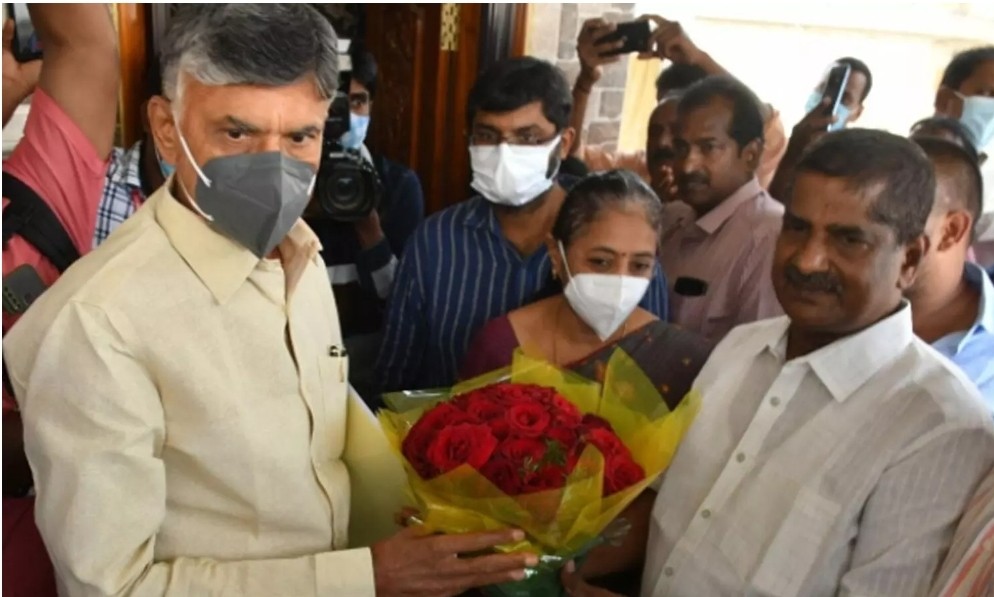 Chandrababu comments on viveka murder case issue 