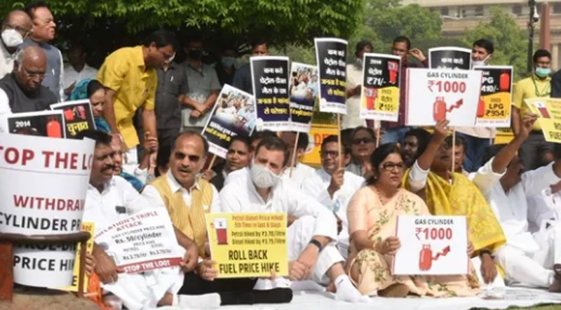 Congress Leaders Protest against rising fuel prices