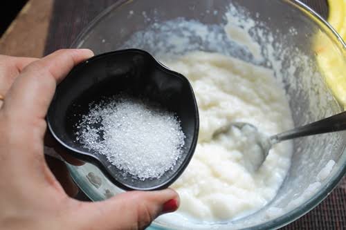 Health Benefits Of Curd: and Sugar Mixture 