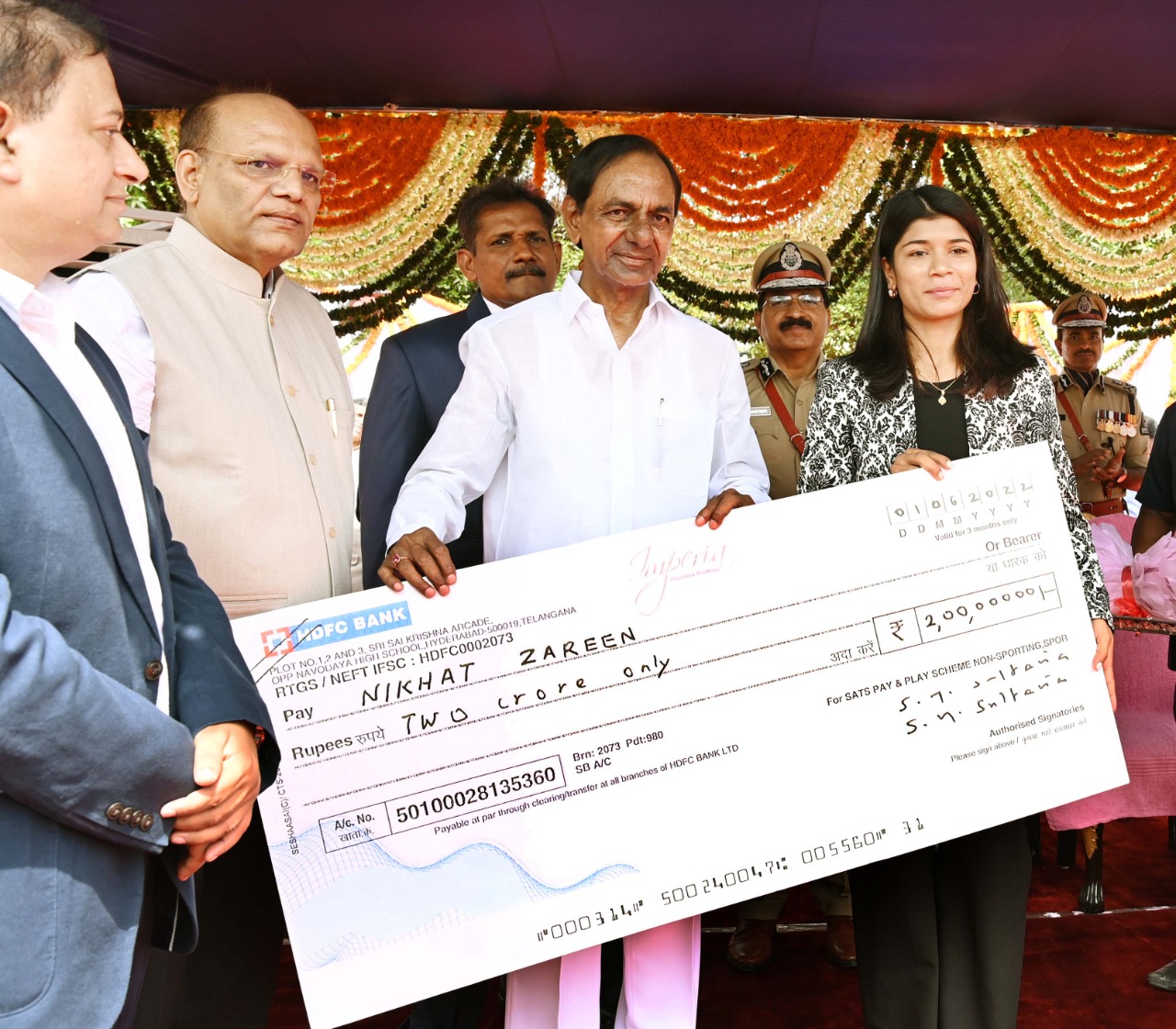 CM KCR handed over cheques to nikhat zareen esha singh and mogulaiah