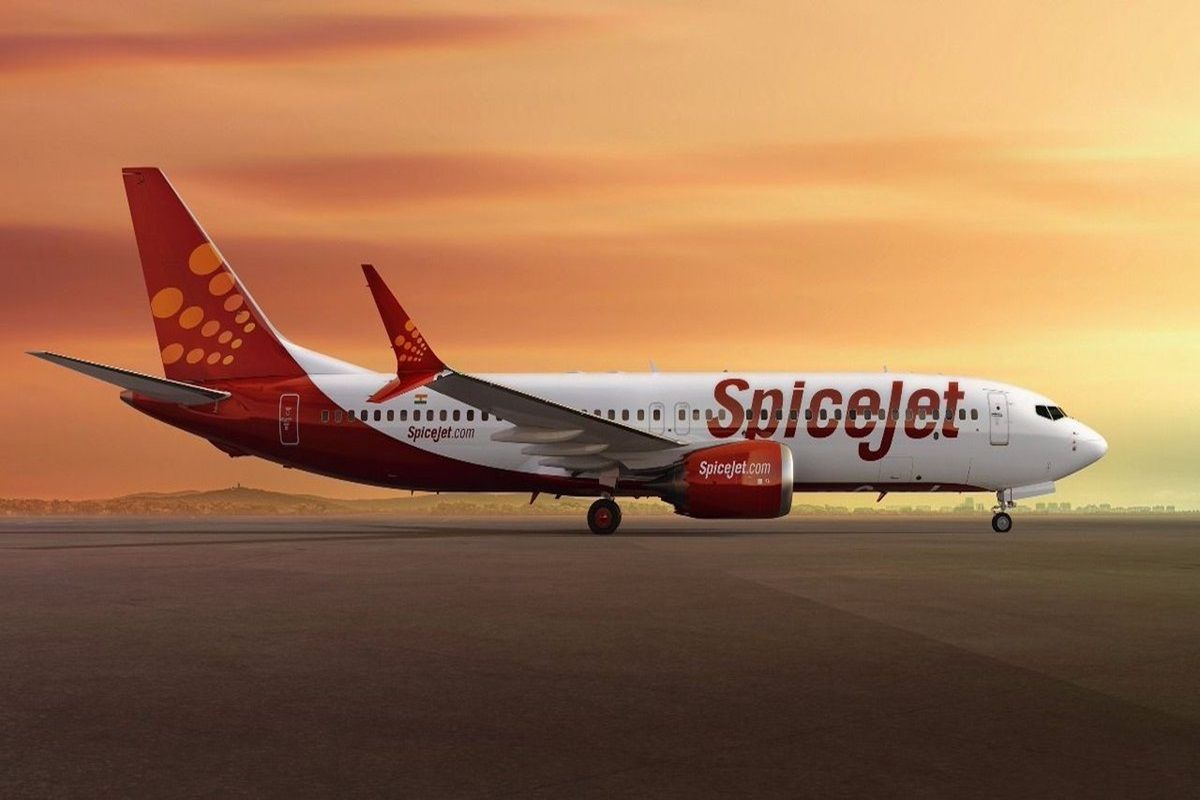 Breaking SpiceJet plane catches fire mid air patna