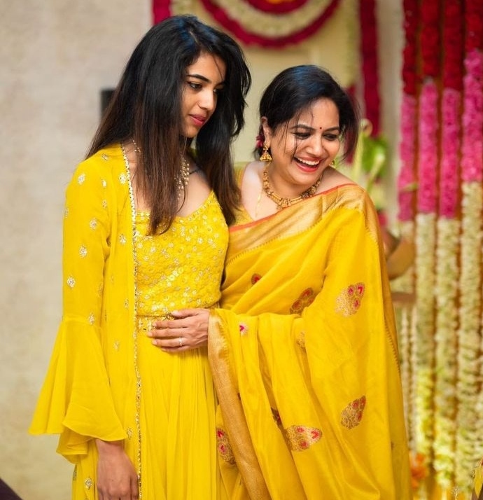 Singer Sunitha with her daughter photo shared on social media
