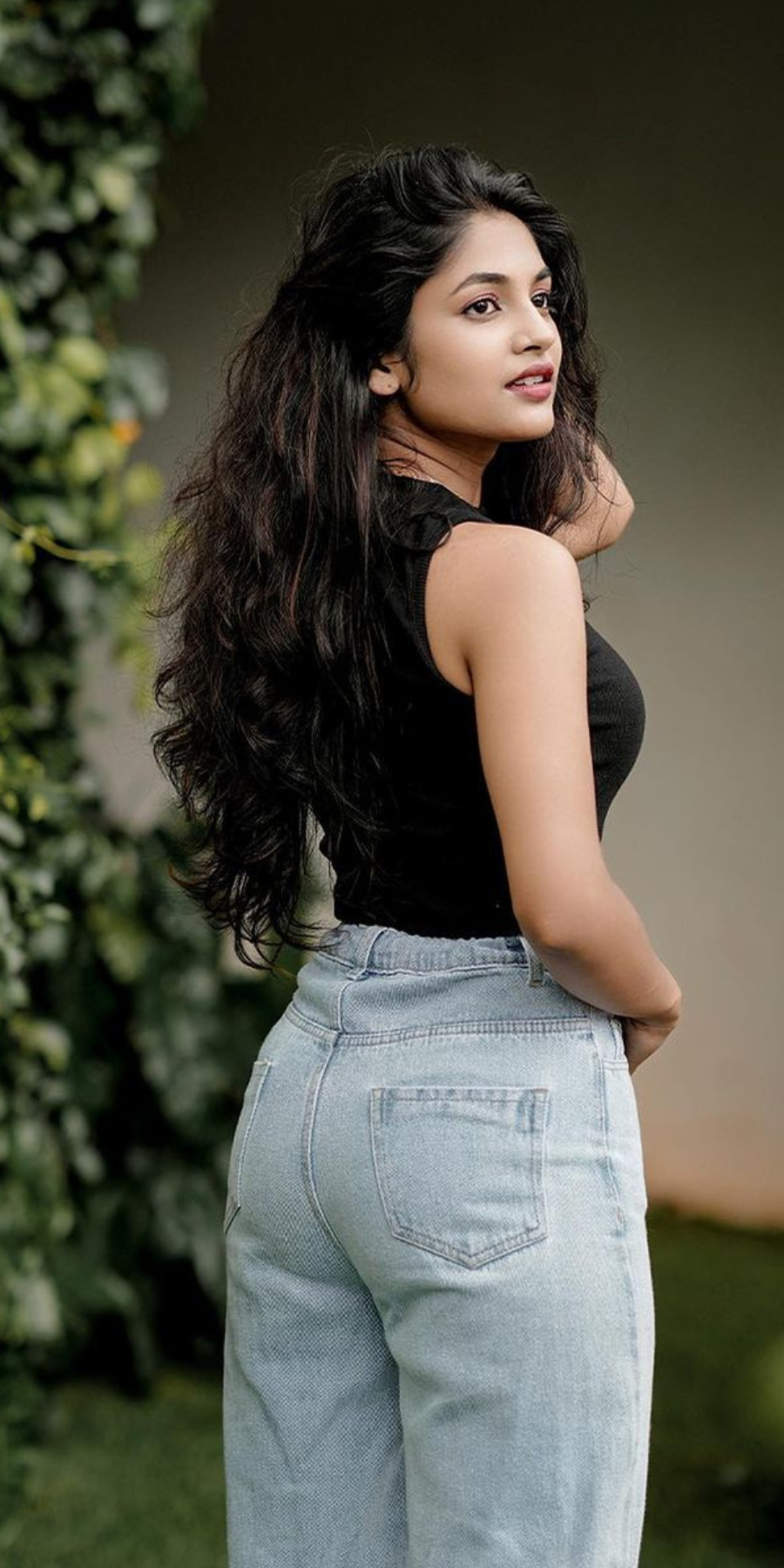 Ivana Actress In Black T shirt and Faded Jeans
