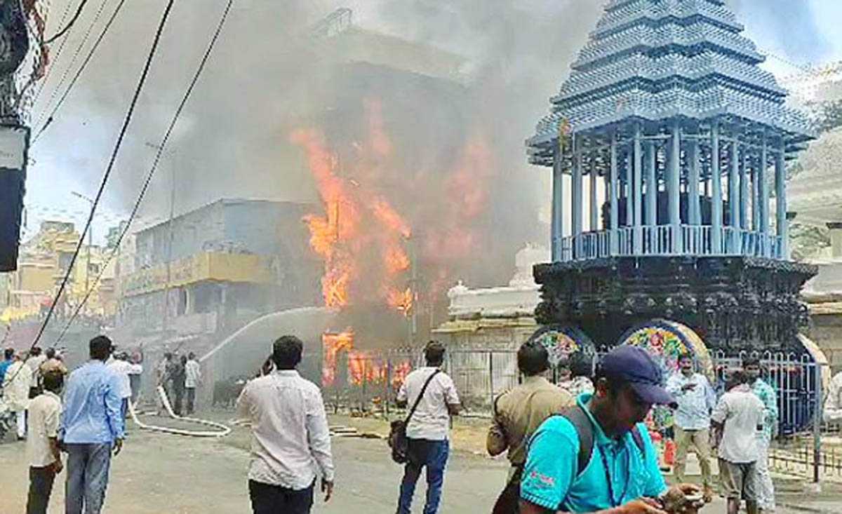 Major fire accident near govinda rajulu swamy temple Tirupati