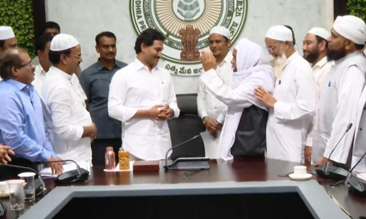 Muslim Religious Leaders met CM YS Jagan and TDP Chief Chandrababu On against UCC Bill
