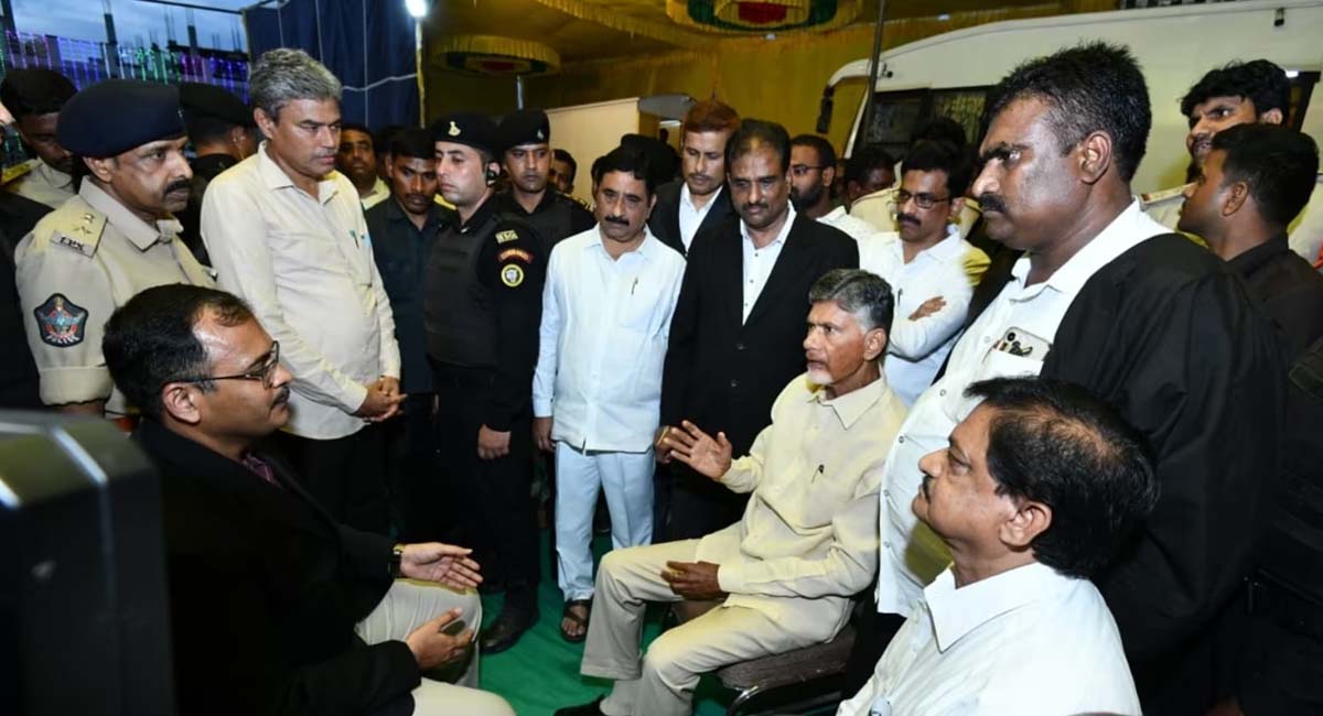 Unexpected scene in ACB court while Chandrababu was in court cage