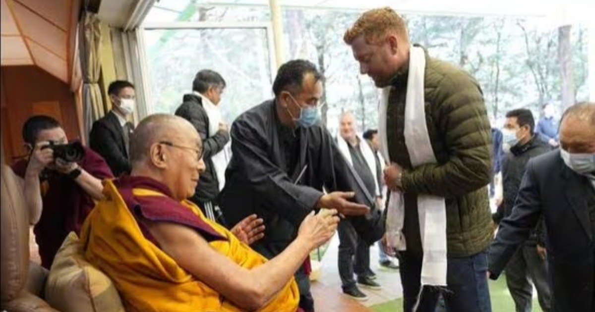 England players visit Dalai Lama's